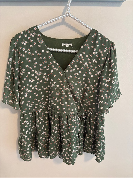JODIFL Tops - Jodifl size medium Green Floral Peplum Wrap Top